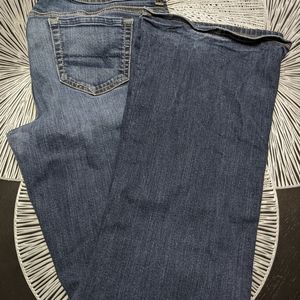 Women's American Eagle Favorite Boyfriend Distressed Medium Wash Jeans